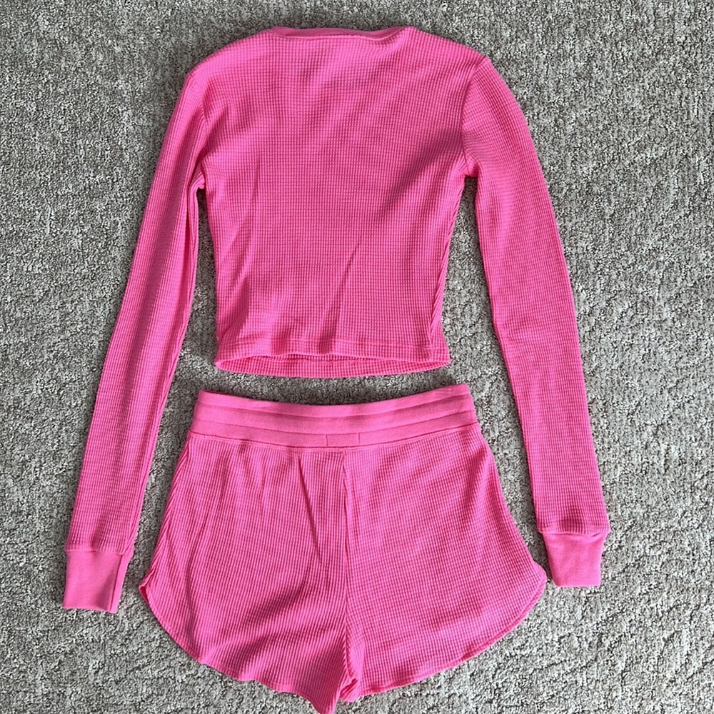 Aritzia Waffle Long Sleeve & Shorts - Picture 6 of 6